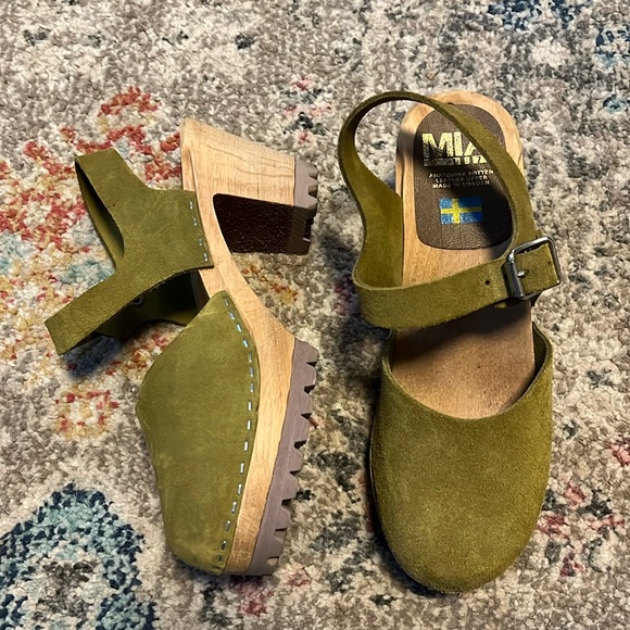 MIA Swedish Clogs - Picture 1 of 6